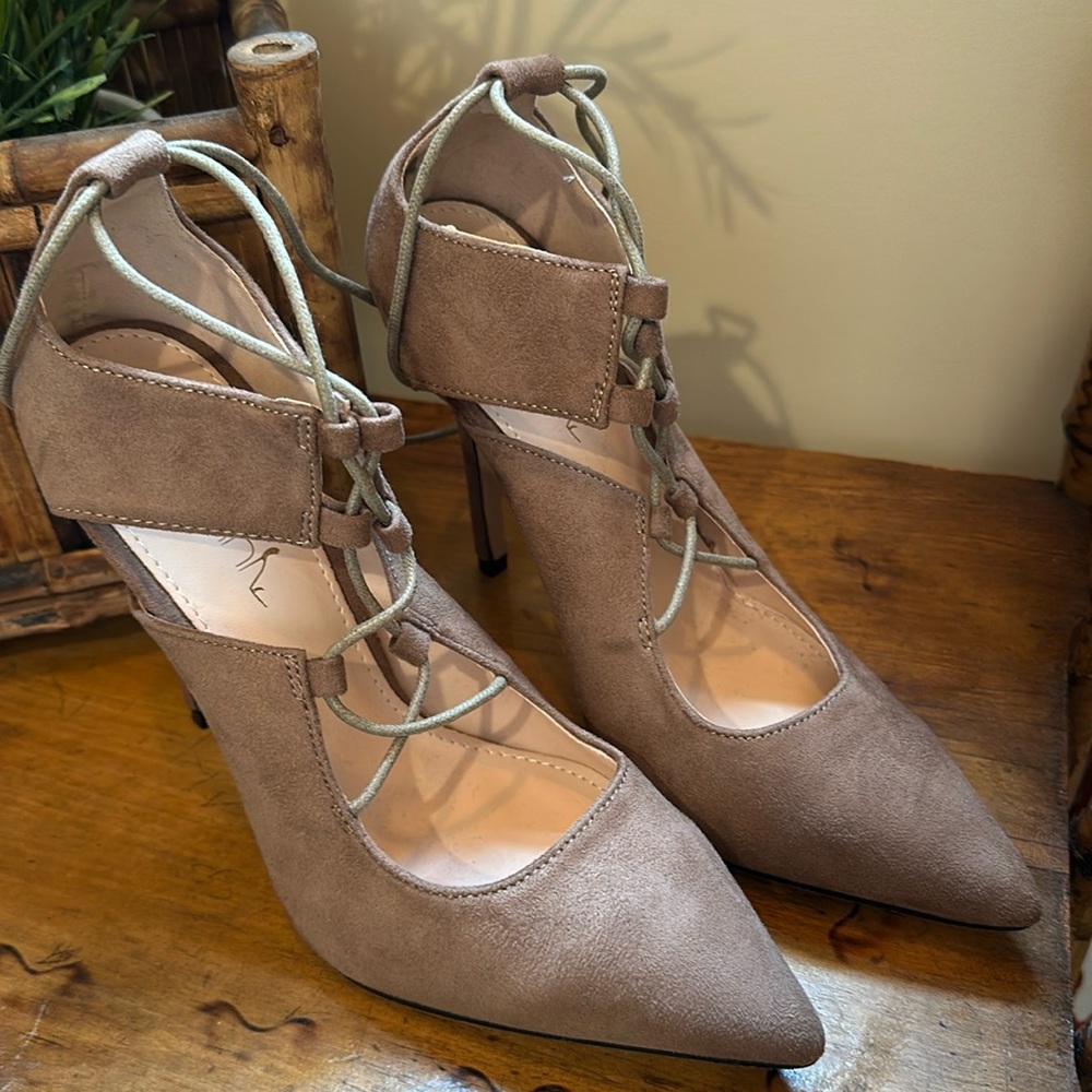 Betan brown Women’s suede caged lace up pumps heels size 8